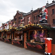 「クリスマスマーケット in 横浜赤レンガ倉庫」15台のヒュッテ（木の屋台）