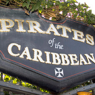 ウォルト・ディズニー自身が監修した最後のアトラクション「カリブの海賊」