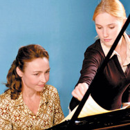 譜めくりの女 1枚目の写真・画像