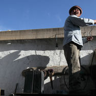 明りを灯す人 3枚目の写真・画像