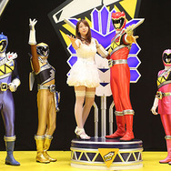 劇場版 仮面ライダーウィザード イン マジックランド／劇場版 獣電戦隊キョウリュウジャー ガブリンチョ・オブ・ミュージック 2枚目の写真・画像