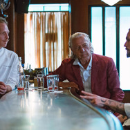 『シューマンズ バー ブック』-(C) 2017 Thali Media