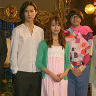 『ライアーゲーム』撮影スタジオにて（左から）吉瀬美智子、松田翔太、戸田恵梨香、鈴木浩介、渡辺いっけい
