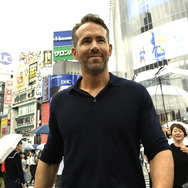 ライアン・レイノルズ、渋谷のスクランブル交差点に！「わいやで！」