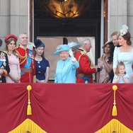パレードを見守るジョージ王子＆シャーロット王女らロイヤルファミリーの子どもたち／エリザベス女王の誕生日パレードにて (C)Getty Images