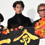 『一命』初日舞台挨拶にて（左から）満島ひかり、瑛太、三池崇史監督