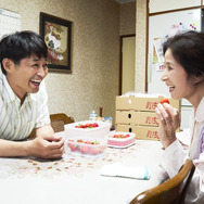 『母を亡くした時、 僕は遺骨を食べたいと思った。』本ビジュアル　(c)宮川サトシ/新潮社 (c)2019「母を亡くした時、僕は遺骨を食べたいと思った。」製作委員会