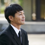 『母を亡くした時、 僕は遺骨を食べたいと思った。』本ビジュアル　(c)宮川サトシ/新潮社 (c)2019「母を亡くした時、僕は遺骨を食べたいと思った。」製作委員会