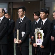 『母を亡くした時、 僕は遺骨を食べたいと思った。』本ビジュアル　(c)宮川サトシ/新潮社 (c)2019「母を亡くした時、僕は遺骨を食べたいと思った。」製作委員会