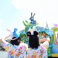 現在公演中のパレード「うさたま大脱走！」☆(C) Disney