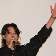 YOSHI「タロウのバカ」の公開記念舞台挨拶