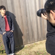 「窪田正孝×写真家・齋藤陽道 カレンダー2019」10月メイキングスチール※画像はイメージです。実際の商品とは異なります。
