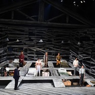 舞台『大地』(Social Distancing Version) 撮影：阿部章仁