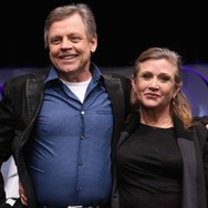 「Star Wars Celebration 2015」に登場したマーク・ハミル＆キャリー・フィッシャー(C)Getty Images