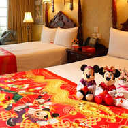 香港ディズニーランド・ホテル キングダム・クラブ・スイートのミッキーのゴールデン・フォーチュン・ルーム。＠Disney