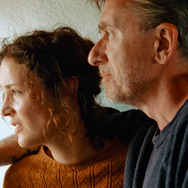 『ベルイマン島にて』（C）2020 CG Cinéma ‒ Neue Bioskop Film ‒ Scope Pictures ‒ Plattform Produktion ‒ Arte France Cinéma
