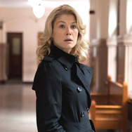 『アウトロー』ロザムンドパイク  -(C) 2012 Paramount Pictures. All Rights Reserved.