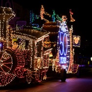 ‘Main Street Electrical Parade’ at Disneyland Park　As to Disney artwork, logos and properties： (C) Disney