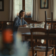 『彼女のいない部屋』（C）2021 - LES FILMS DU POISSON – GAUMONT – ARTE FRANCE CINEMA – LUPA FILM