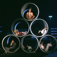 タブロイド紙が映したドリアン・グレイ 4枚目の写真・画像