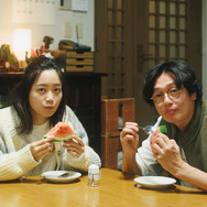 人生に詰んだ元アイドルは、赤の他人のおっさんと住む選択をした 2枚目の写真・画像