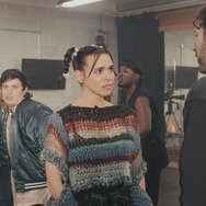 「超サイテーなスージーの日常 シーズン2」© Bad Wolf (IHS2) Ltd. 2022.