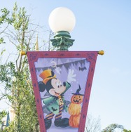撮影スポットが盛りだくさん！！東京ディズニーランド「ディズニー・ハロウィーン」デコレーションを紹介 As to Disney artwork, logos and properties： (C) Disney