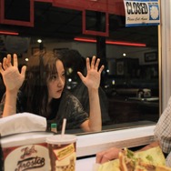 『モナ・リザ アンド ザ ブラッドムーン』© Institution of Production, LLC