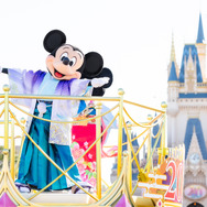 和服姿のミッキーが新年のごあいさつ！新アンバサダーも就任お披露目