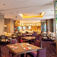 バラ香るスイーツで華やかなひととき　東京ベイ舞浜ホテルのブルガリアンローズ アフタヌーンティーを実食
