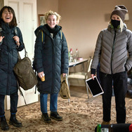 『ロイヤルホテル』メイキング　© 2022 Hanna and Liv Holdings Pty. Ltd., Screen Australia, and Create NSW