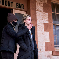 『ロイヤルホテル』メイキング　© 2022 Hanna and Liv Holdings Pty. Ltd., Screen Australia, and Create NSW