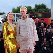 ティルダ・スウィントン＆ジュリアン・ムーア Photo by Vittorio Zunino Celotto/Getty Images