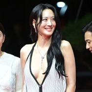 レッドカーペットで大胆姿を披露した女優スヒョン、「露出よりも心配」だったのは？【画像】