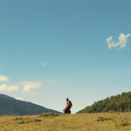 『お坊さまと鉄砲』(c) 2023 Dangphu Dingphu: A 3 Pigs Production & Journey to the East Films Ltd. All rights reserved