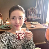 『奇皇后』女優ハ・ジウォン、オールバックで見せた46歳らしからぬ美貌！ウエストも“チラッ”【PHOTO】