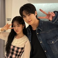 『ソンジェ』俳優ビョン・ウソク、共演した女優と仲良くピース！“21世紀の売れっ子たち”【PHOTO】