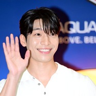 『イカゲーム』俳優ウィ・ハジュン、普段は大人しいが恋愛は我慢できない!?「突き進むタイプ」