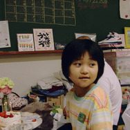 風に立つ愛子さん 6枚目の写真・画像