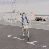 風に立つ愛子さん 14枚目の写真・画像