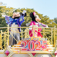 ミッキー＆ミニーが和服姿で新年のごあいさつ！お正月のスペシャルイベント盛大に開幕