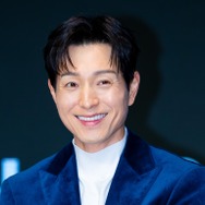 Disney+新作『トリガー ニュースの裏側』で輝く！俳優チョン・ソンイルの新たな挑戦に“要注目”