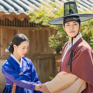 最高のチームワーク誇る時代劇『オク氏夫人伝』のオフショット公開！“みんな仲良しすぎる”