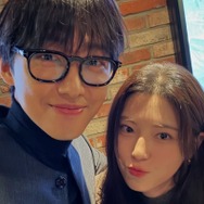 「別人かと思った」ナムグン・ミンが24歳女優とのツーショットで放った“若々しいさ”【PHOTO】