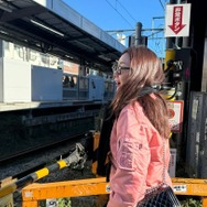 チェ・ジウが東京の街に出没！お店の前でサンドイッチ頬張って…自然体な姿が反響【PHOTO】