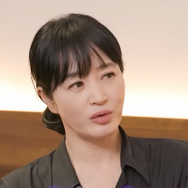 “信じられない54歳” 女優キム・ヘス、圧巻ドレス姿のための「必死なスタイル維持」を語った！