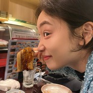 『ザ・グローリー』女優が日本を満喫！寿司屋での無邪気な姿に「安心しました」の声【写真】