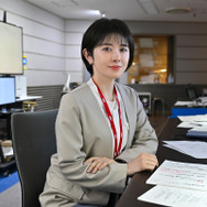 日曜劇場「キャスター」宮澤エマ 　(C)TBS