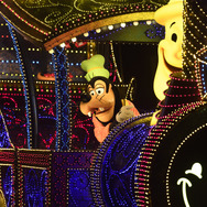 パレード・花火にキャッスルプロジェクション！東京ディズニーランドで3種のナイトエンターテインメントを満喫