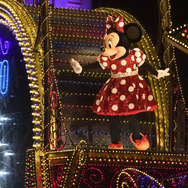 パレード・花火にキャッスルプロジェクション！東京ディズニーランドで3種のナイトエンターテインメントを満喫